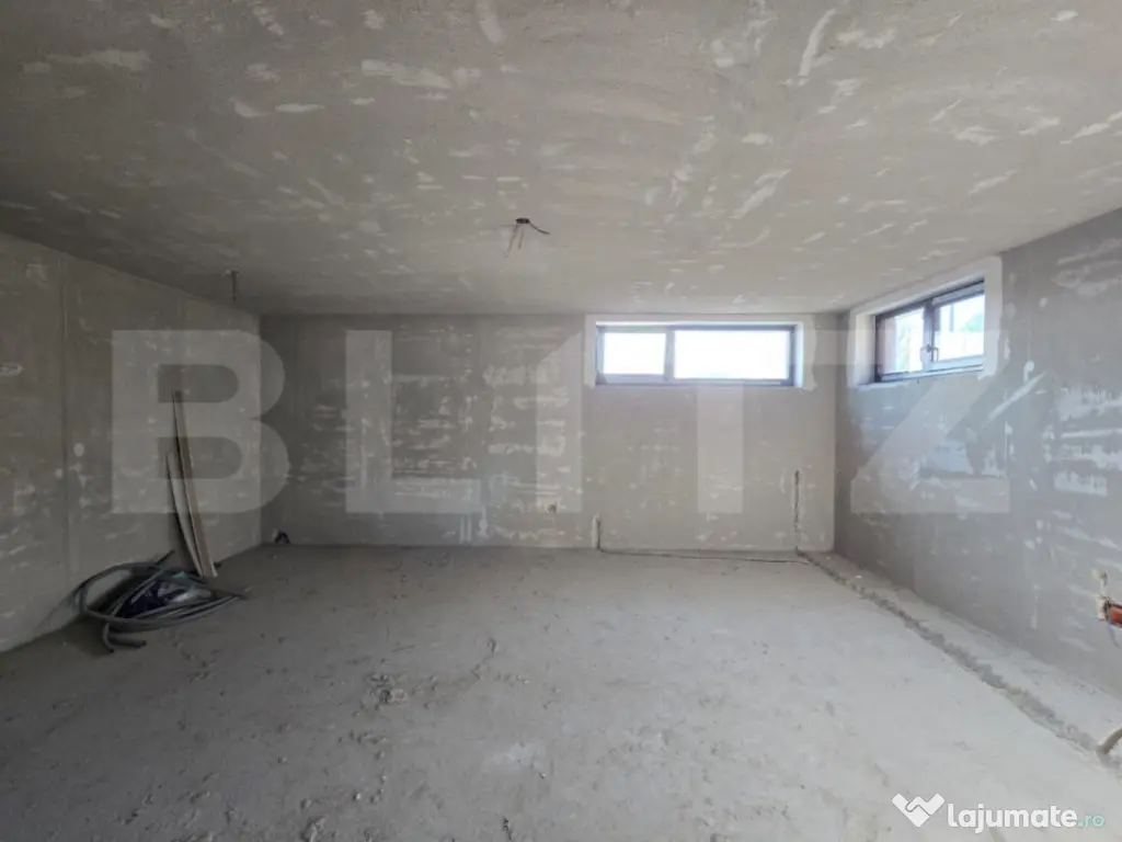 Duplex semifinisat, zona Dambul Rotund, priveliste spre ora