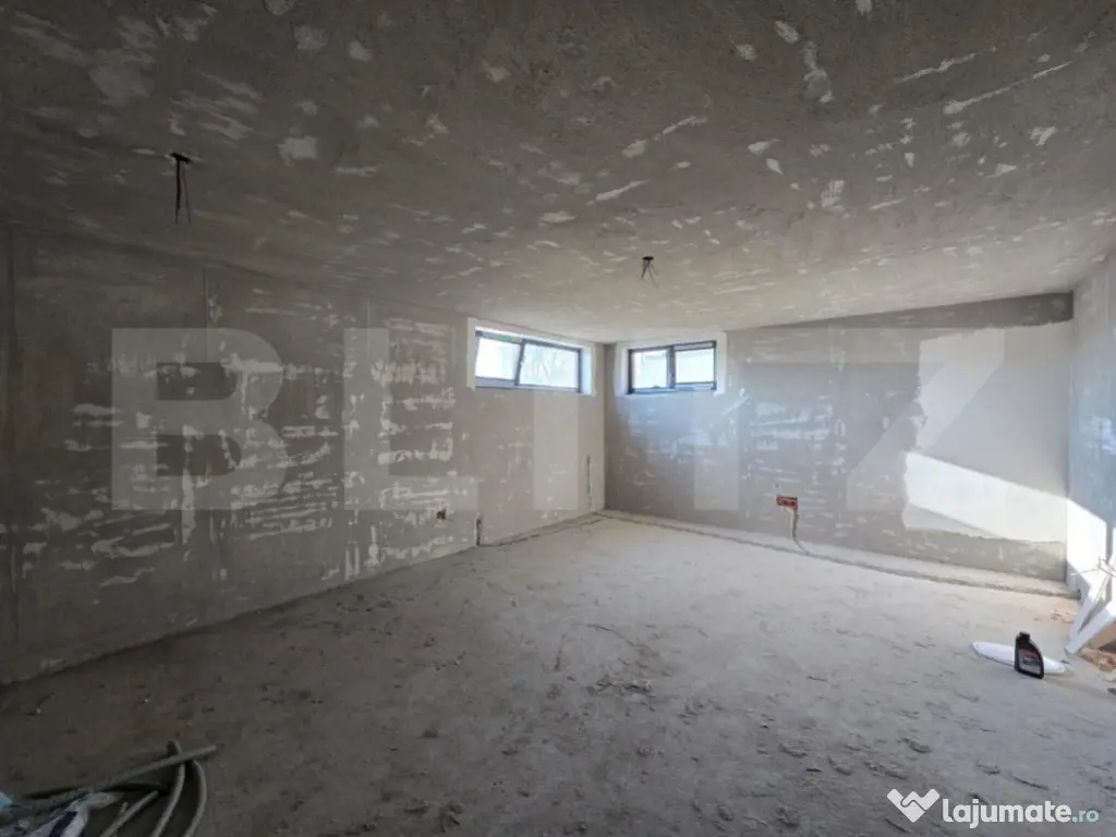 Duplex semifinisat, zona Dambul Rotund, priveliste spre ora