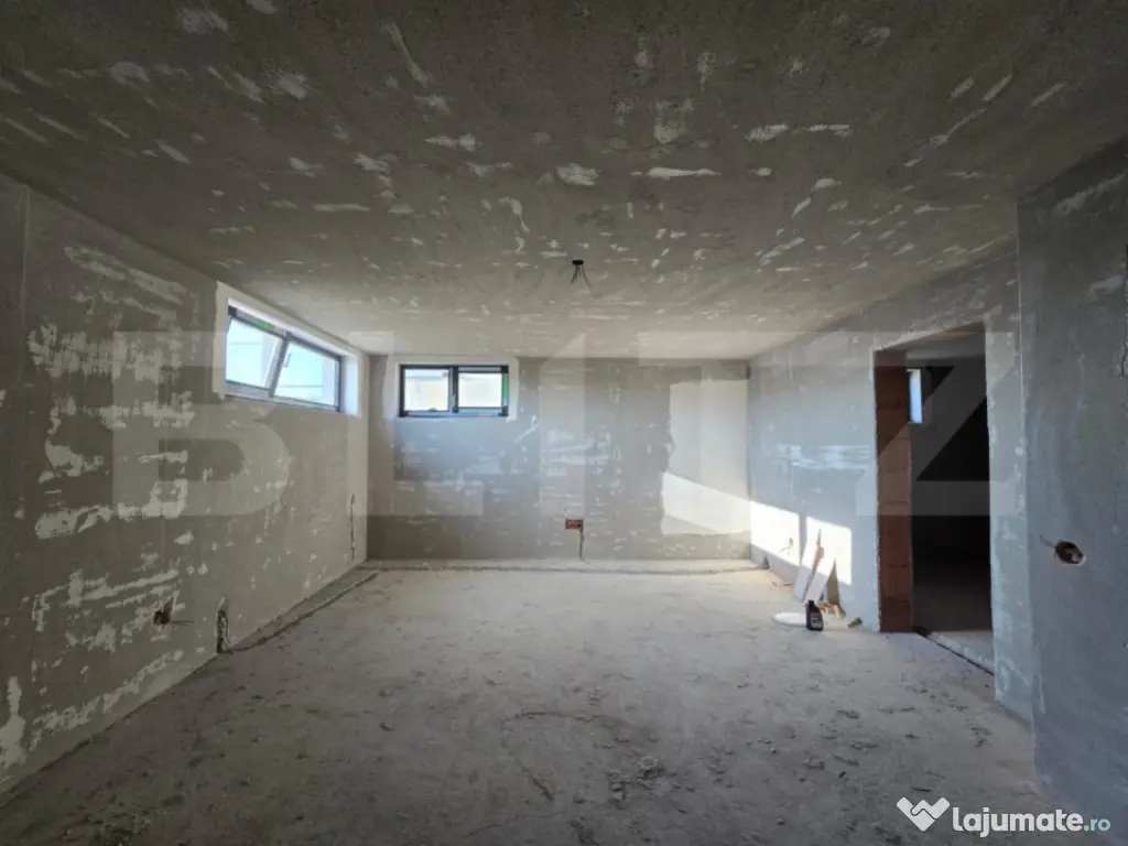 Duplex semifinisat, zona Dambul Rotund, priveliste spre ora