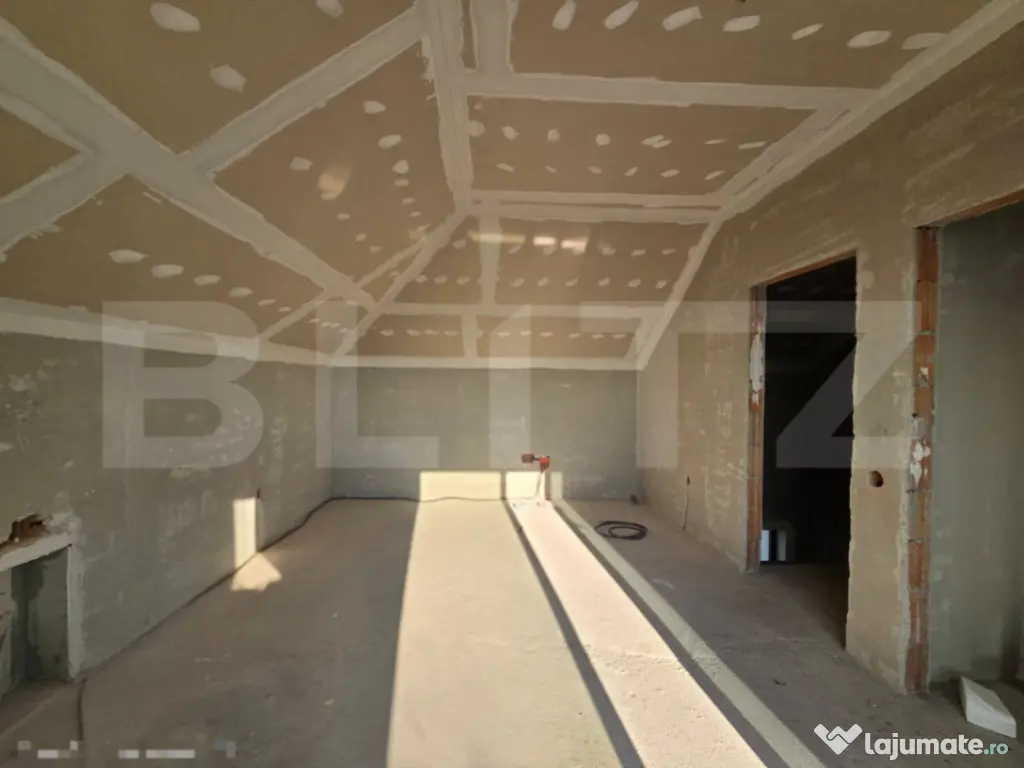 Duplex semifinisat, zona Dambul Rotund, priveliste spre ora