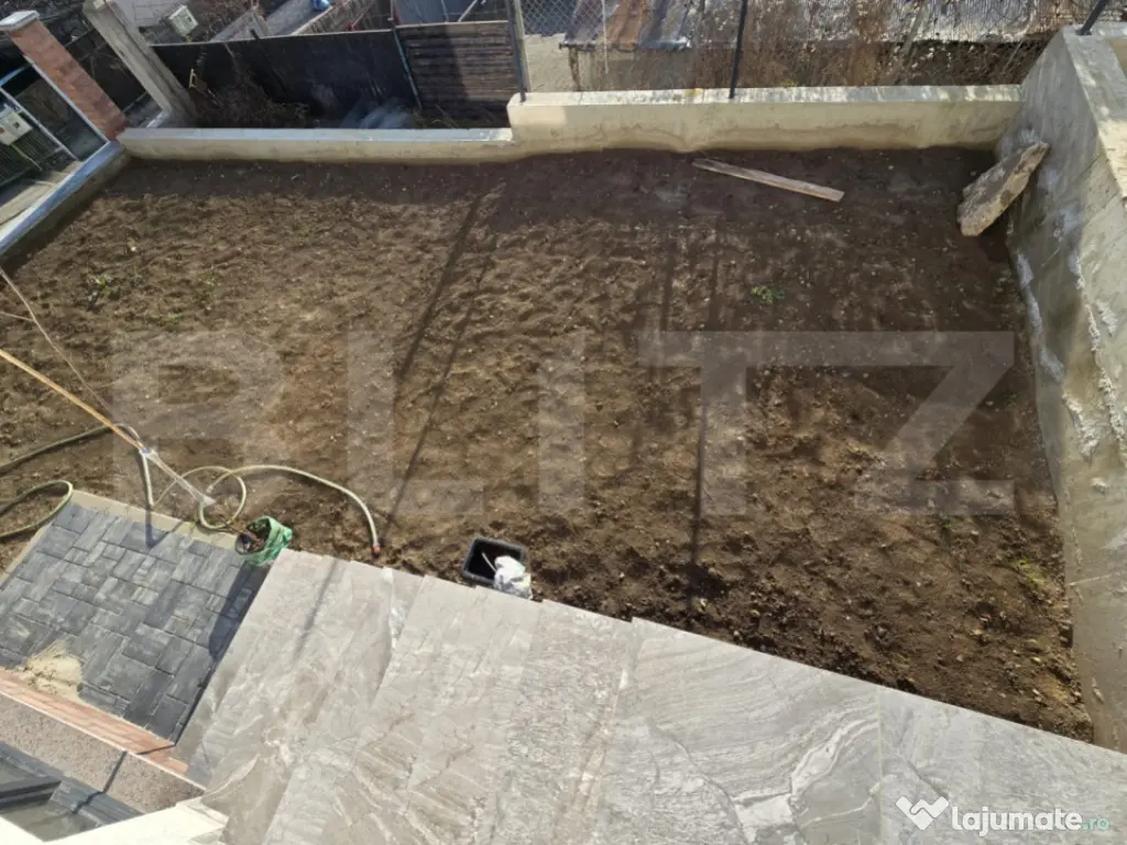 Duplex semifinisat, zona Dambul Rotund, priveliste spre ora