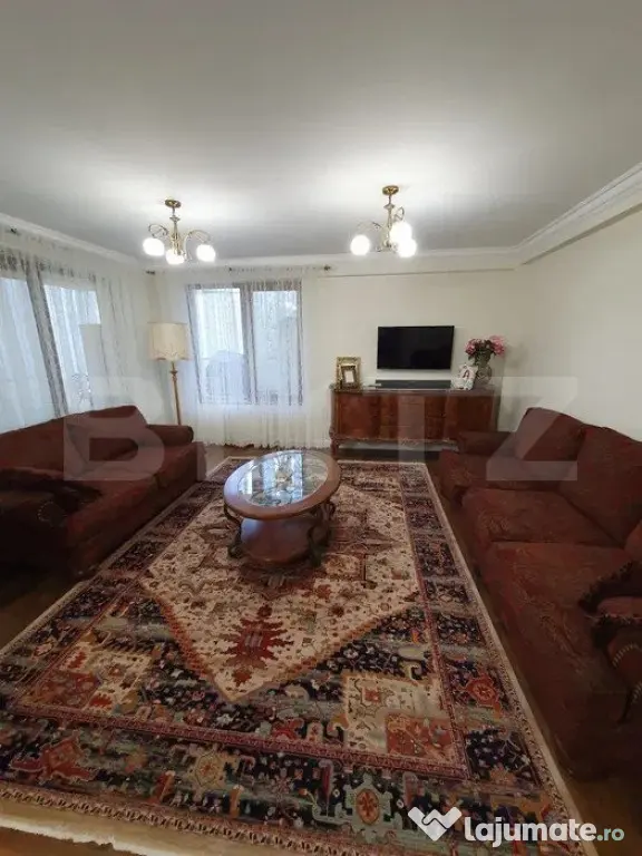 Apartament de lux cu 3 camere, 120 mp, curte privată de 70
