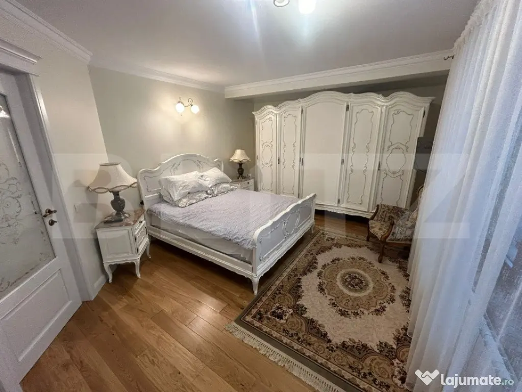 Apartament de lux cu 3 camere, 120 mp, curte privată de 70