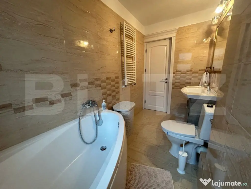 Apartament de lux cu 3 camere, 120 mp, curte privată de 70