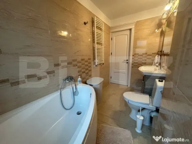 Apartament de lux cu 3 camere, 120 mp, curte privată de 70
