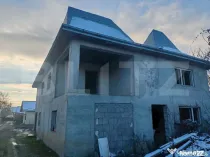 Casa la rosu, 4 camere, 143 mp, zona Burdujeni