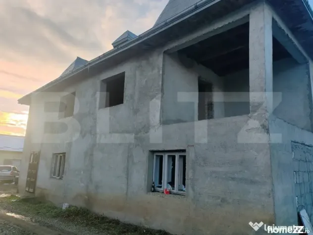 Casa la rosu, 4 camere, 143 mp, zona Burdujeni - Suceava (Suceava)