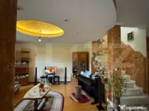 Casa de vanzare cu 6 camere, 480 mp, zona Vetis