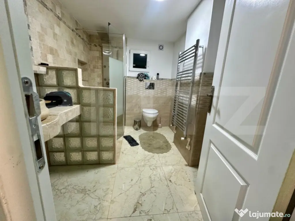 Spațiu com si rezidential potrivit pentru regim hotelier,Bl