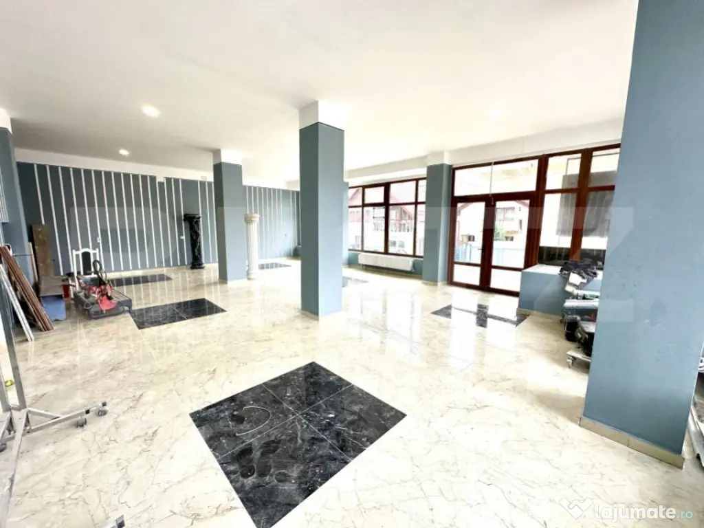 Spațiu com si rezidential potrivit pentru regim hotelier,Bl