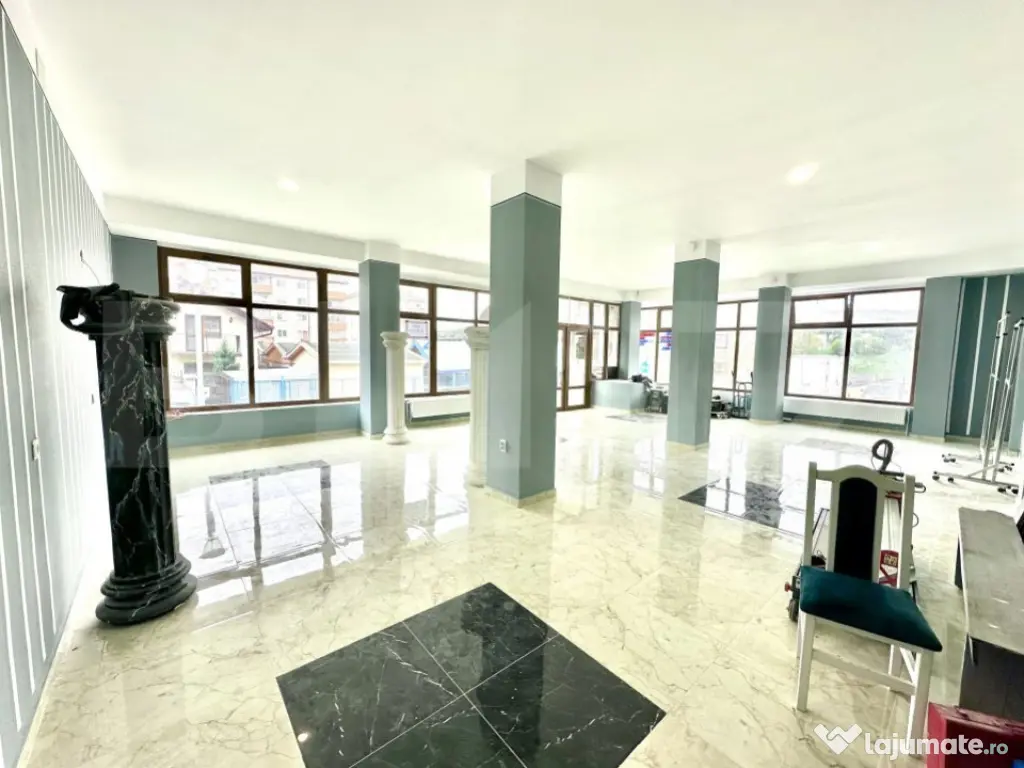 Spațiu com si rezidential potrivit pentru regim hotelier,Bl