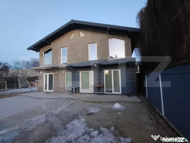 Casa cu 3 camere, 210 mp, zona semicentrala - Targu Jiu (Gorj)