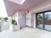 Apartament cu 3 camere de vanzare in zona Damaroaia - Pet... 