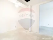 Apartament cu 3 camere de vanzare in zona Damaroaia - Pet... 