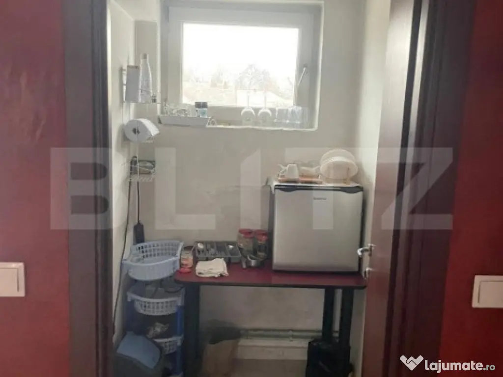 Spatiu comercial de vanzare, 5 incaperi, 328 mp, zona-Spital