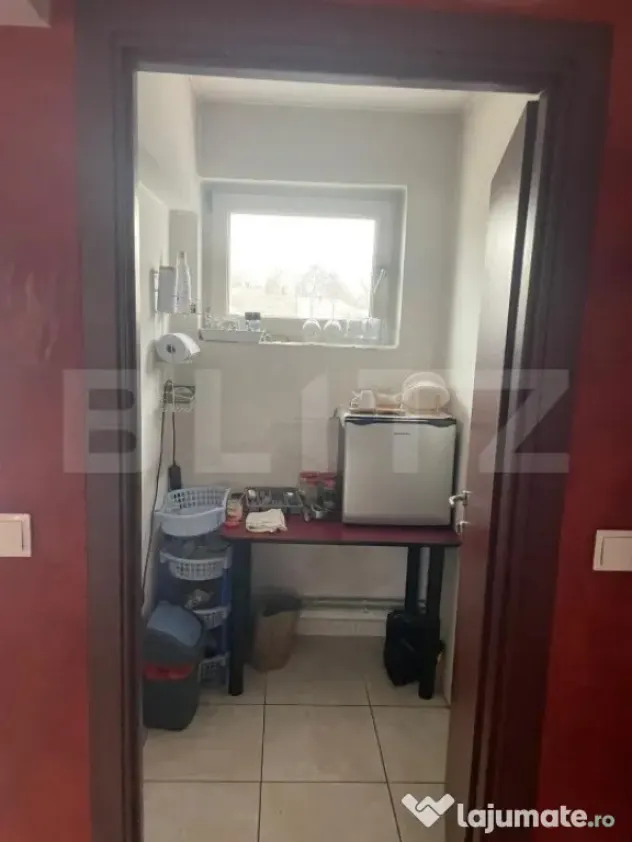 Spatiu comercial de vanzare, 5 incaperi, 328 mp, zona-Spital