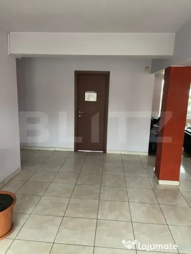 Spatiu comercial de vanzare, 5 incaperi, 328 mp, zona-Spital