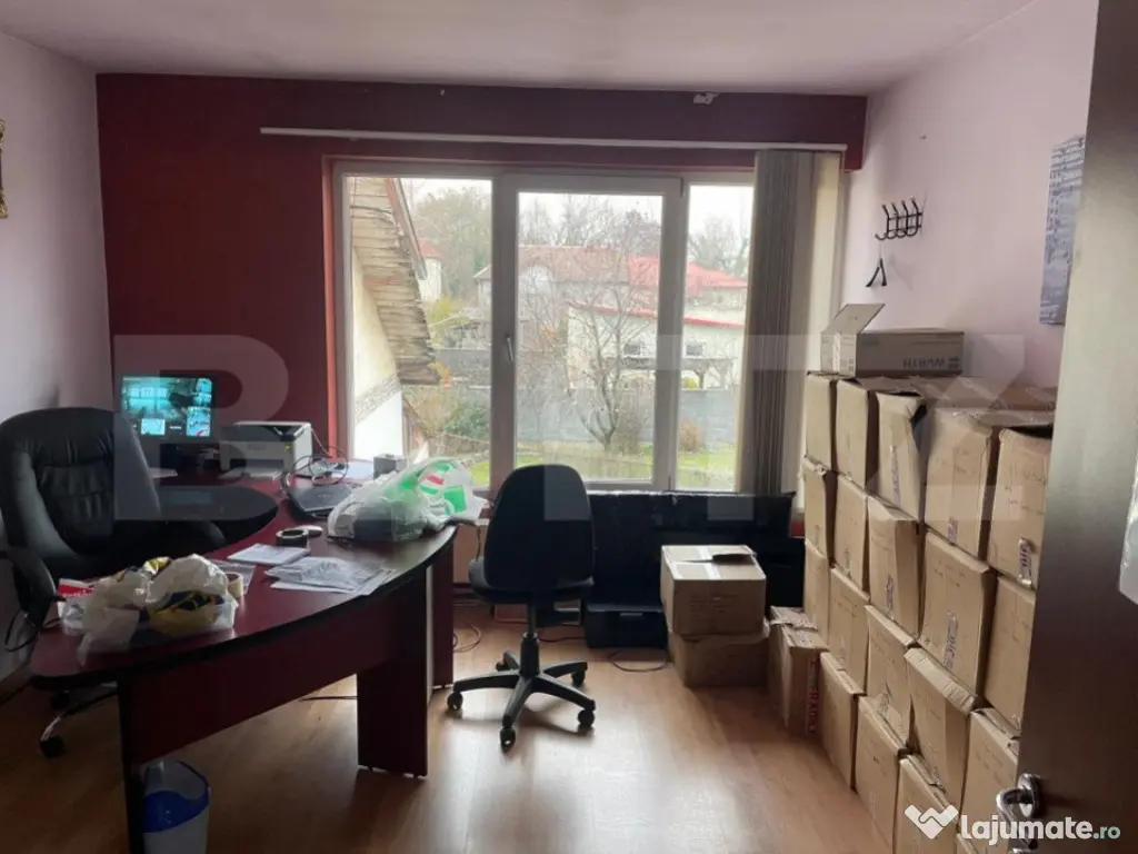 Spatiu comercial de vanzare, 5 incaperi, 328 mp, zona-Spital