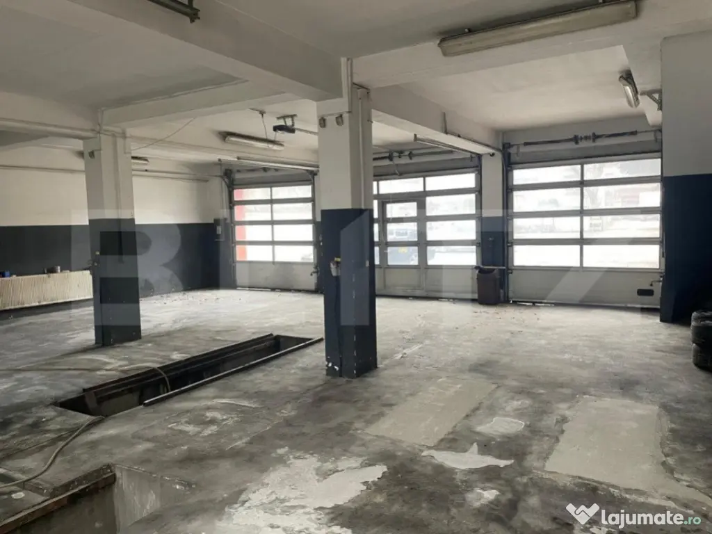 Spatiu comercial de vanzare, 5 incaperi, 328 mp, zona-Spital