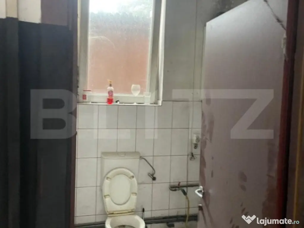 Spatiu comercial de vanzare, 5 incaperi, 328 mp, zona-Spital