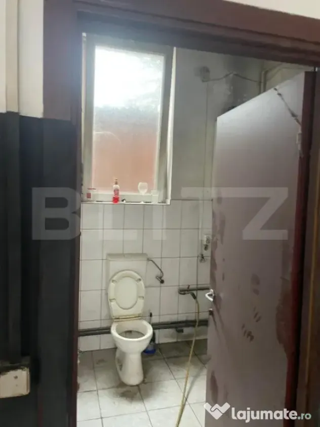 Spatiu comercial de vanzare, 5 incaperi, 328 mp, zona-Spital