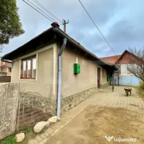 Casa individuala cu 4 camere, 300 mp teren, zona Centru