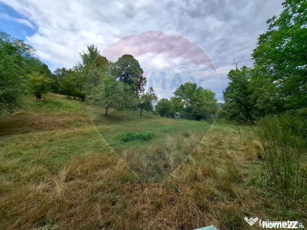 Teren construibil de vânzare 990mp în Barzava, județul...