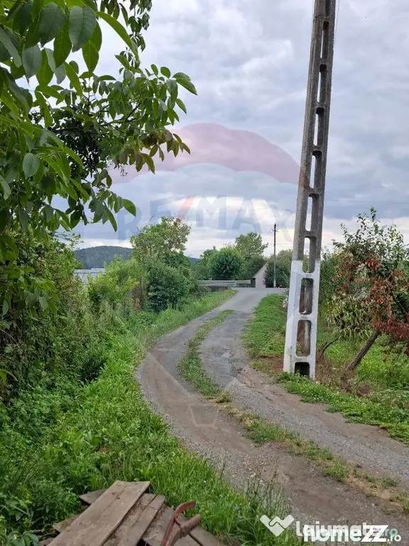 Teren construibil de vânzare 990mp în Barzava, județul...