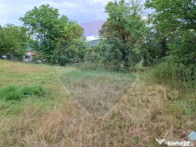 Teren construibil de vânzare 990mp în Barzava, județul...