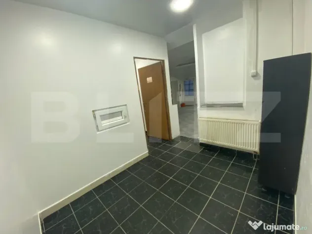Spațiu comercial de vânzare, 2 incaperi, 70 mp, Bistrita