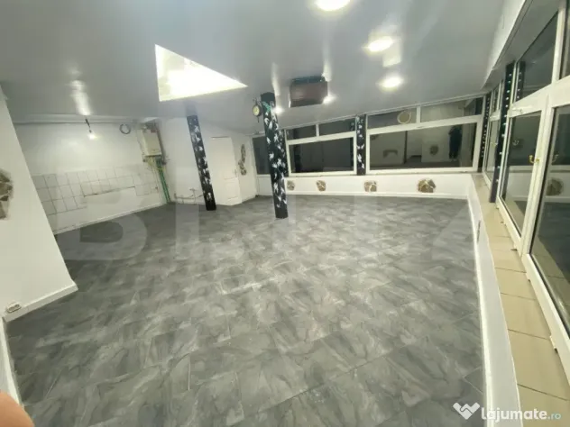 Spațiu comercial de vânzare, 2 incaperi, 70 mp, Bistrita