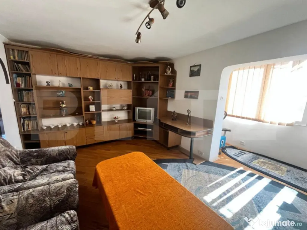 Apartament 3 camere, decomandat, parter, zona Sens Vechi