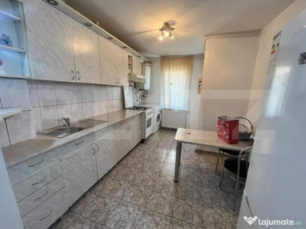 Apartament 3 camere, decomandat, parter, zona Sens Vechi