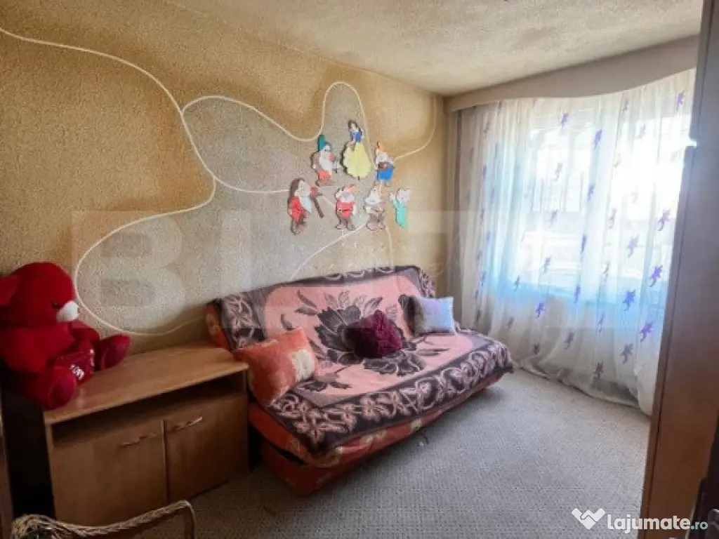 Apartament 3 camere, decomandat, parter, zona Sens Vechi