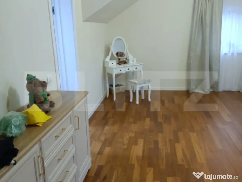 Casă 4 camere, 257mp, zona Zăvoi.