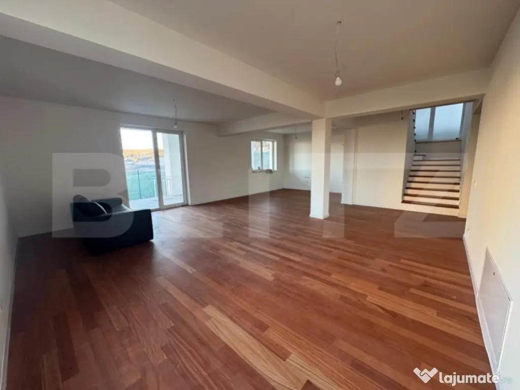 Casă 4 camere, 257mp, zona Zăvoi.