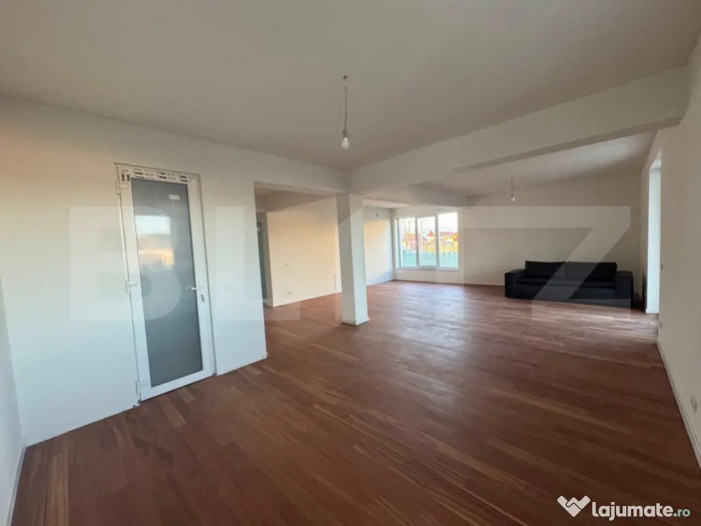 Casă 4 camere, 257mp, zona Zăvoi.