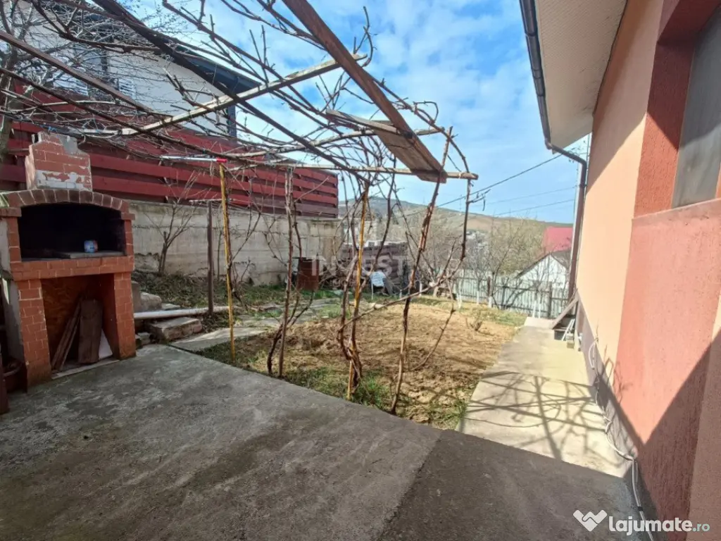 Casa S+P+1E, 185mp Utili, 5 camere, la strada principala -