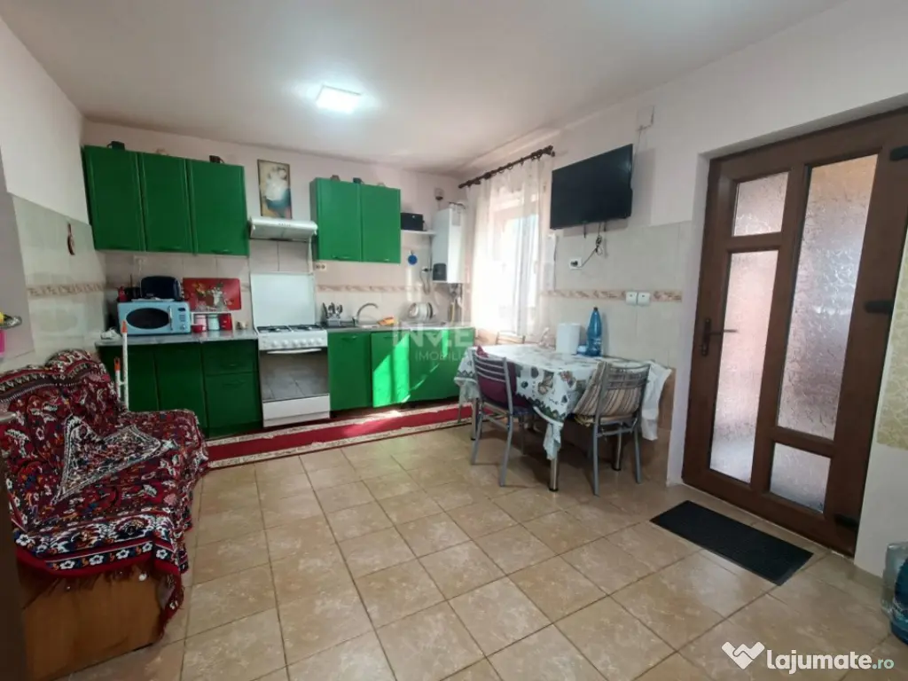 Casa S+P+1E, 185mp Utili, 5 camere, la strada principala -