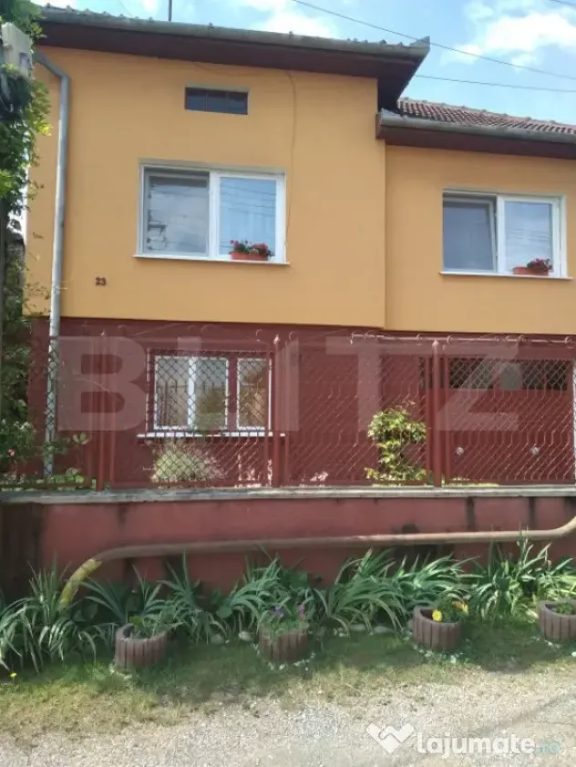 CASĂ CU VEDERE CĂTRE CASTELUL CORVINILOR – EXCLUSIVITATE