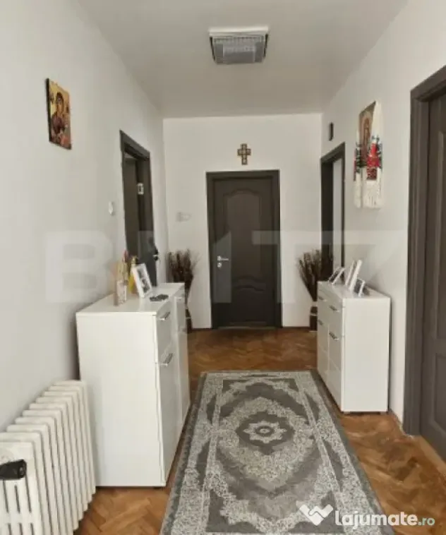 CASĂ CU VEDERE CĂTRE CASTELUL CORVINILOR – EXCLUSIVITATE