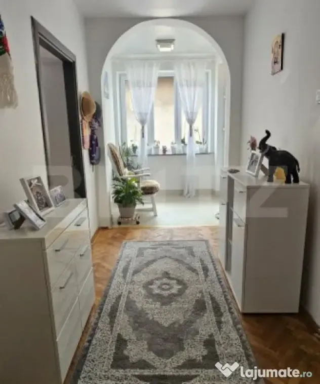 CASĂ CU VEDERE CĂTRE CASTELUL CORVINILOR – EXCLUSIVITATE