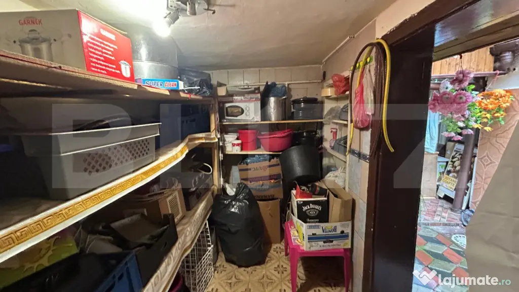 Proprietate de vanzare/inchiriere, 4 incaperi, 300 mp, în z