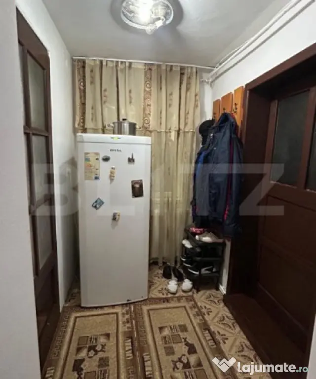 Proprietate de vanzare/inchiriere, 4 incaperi, 300 mp, în z