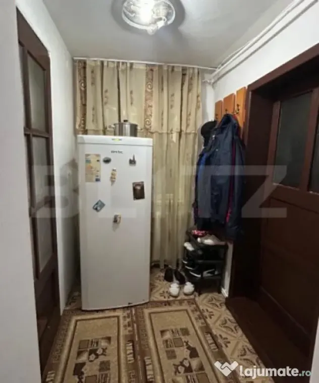 Proprietate de vanzare/inchiriere, 4 incaperi, 300 mp, în z