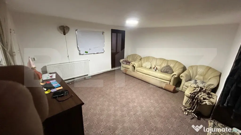 Proprietate de vanzare/inchiriere, 4 incaperi, 300 mp, în z
