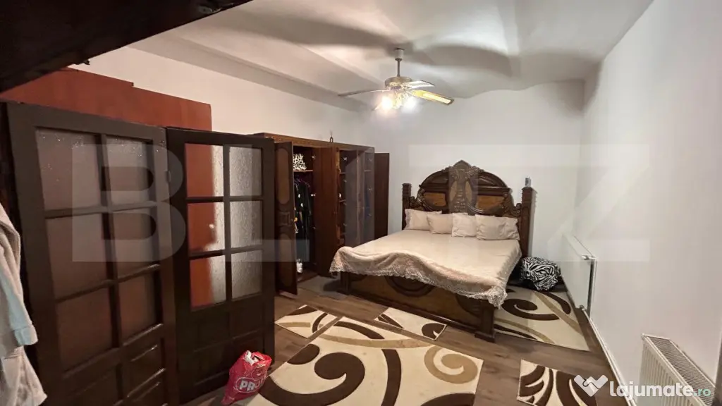 Proprietate de vanzare/inchiriere, 4 incaperi, 300 mp, în z