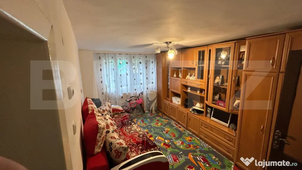 Proprietate de vanzare/inchiriere, 4 incaperi, 300 mp, în z