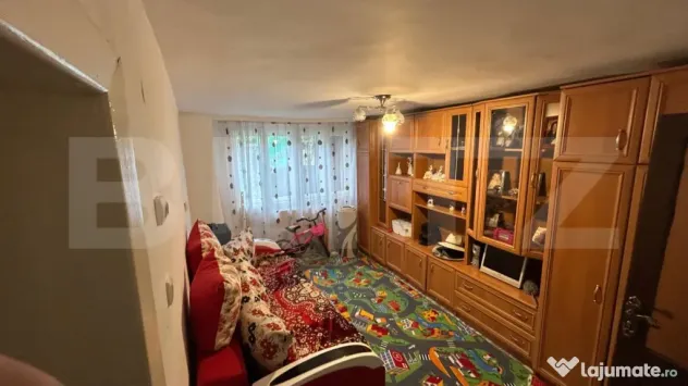 Proprietate de vanzare/inchiriere, 4 incaperi, 300 mp, în z