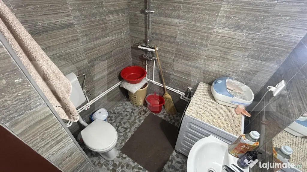 Proprietate de vanzare/inchiriere, 4 incaperi, 300 mp, în z